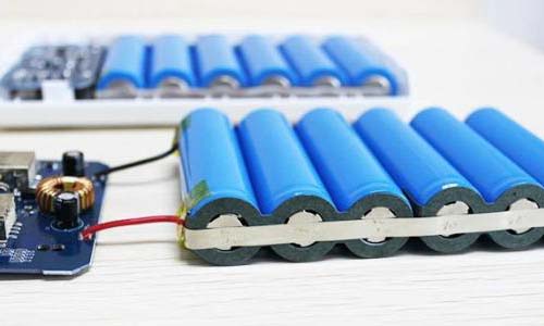 <b>山特UPS電源能用磷酸鐵鋰電池UPS嗎？</b>