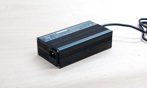 <b>磷酸鐵鋰電池和鉛酸電池的充電方式有什么不同之處？</b>